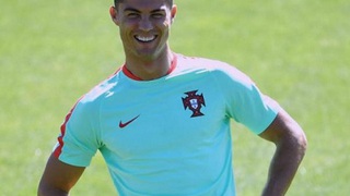 Tuyển Pháp lo ngại khả năng không chiến siêu hạng của Cristiano Ronaldo